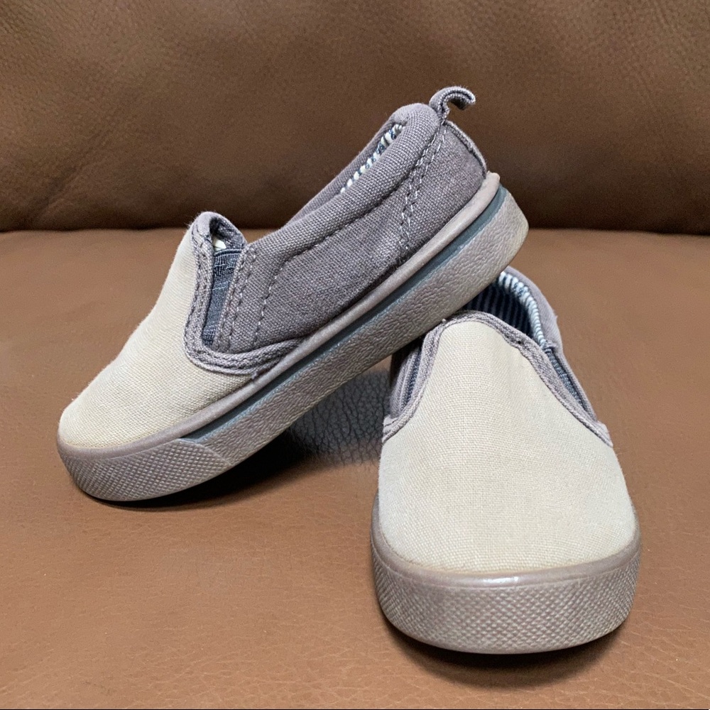 🎉3for$10🎉 Oshkosh toddler size 7 slip on shoe 👟